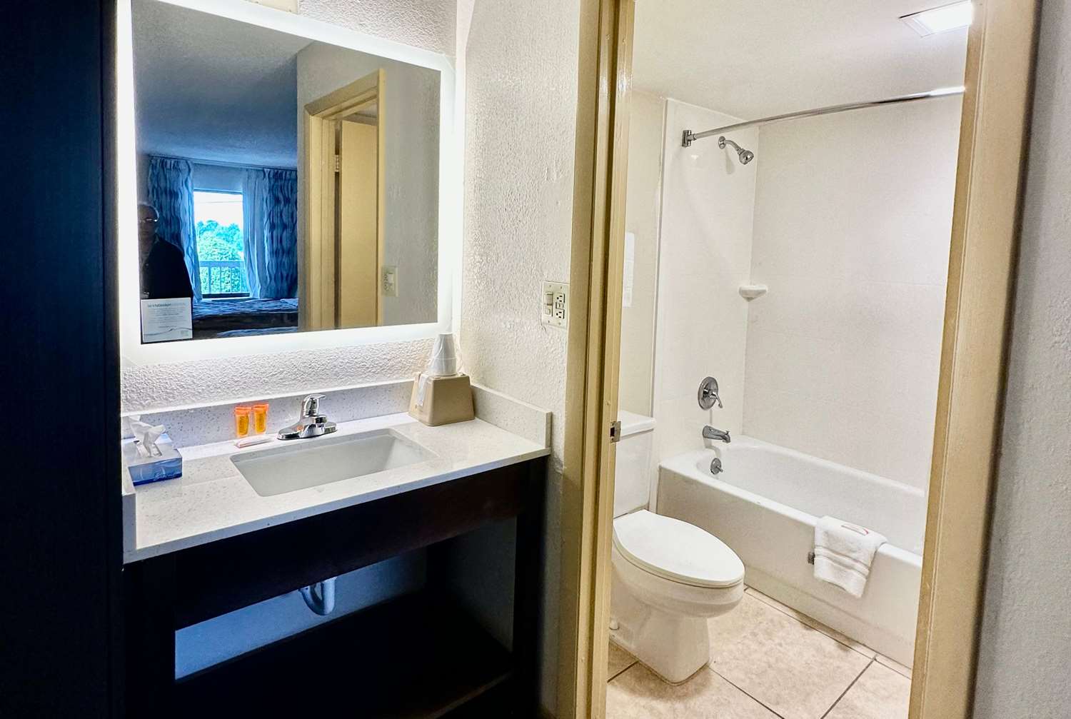 Days Inn By Wyndham Charlotte Northlake 6/8
