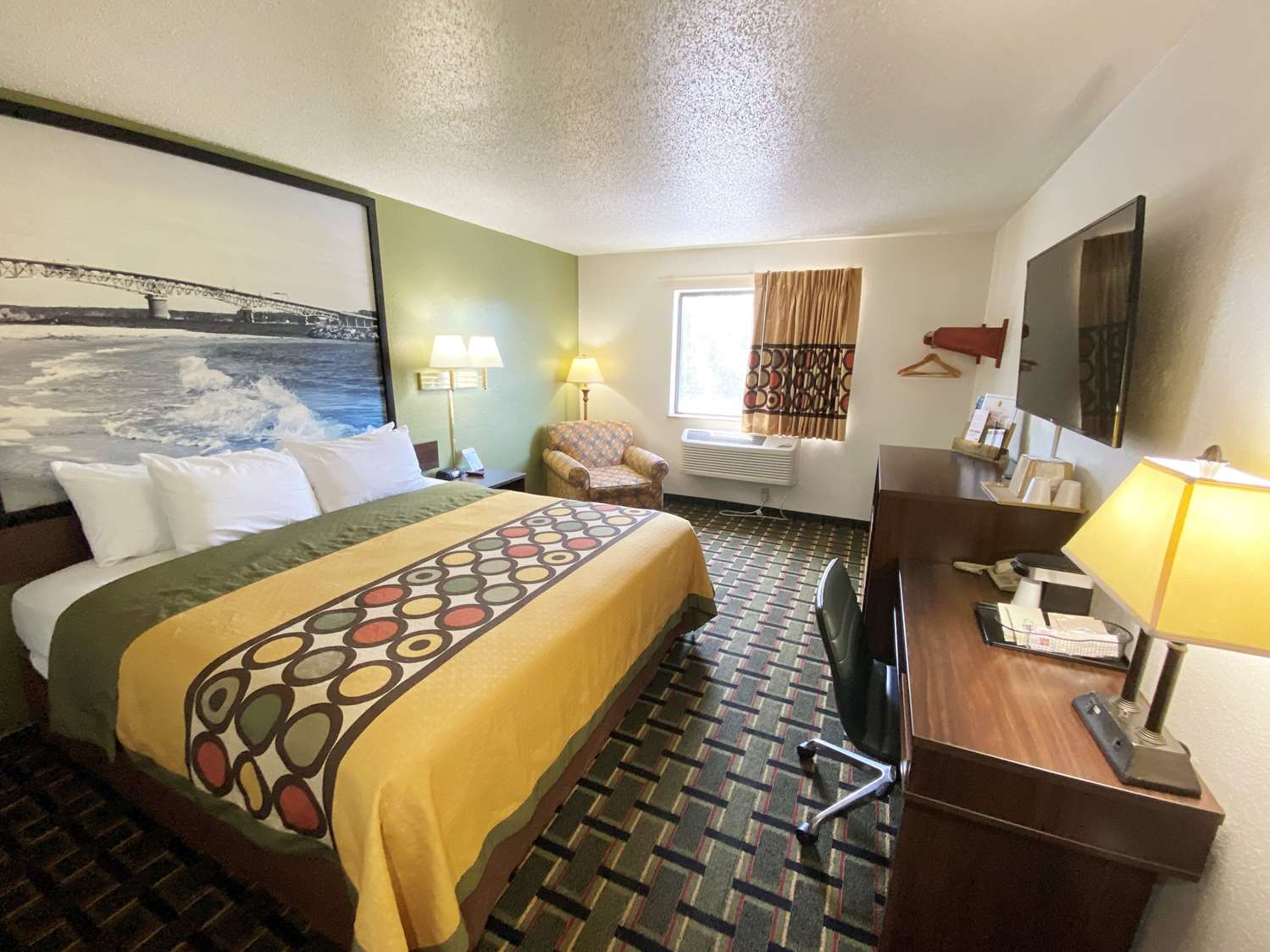 Super 8 by Wyndham Newport News/Jefferson Ave. 8/36