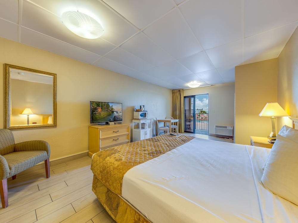 Beachside Hotel 21/60