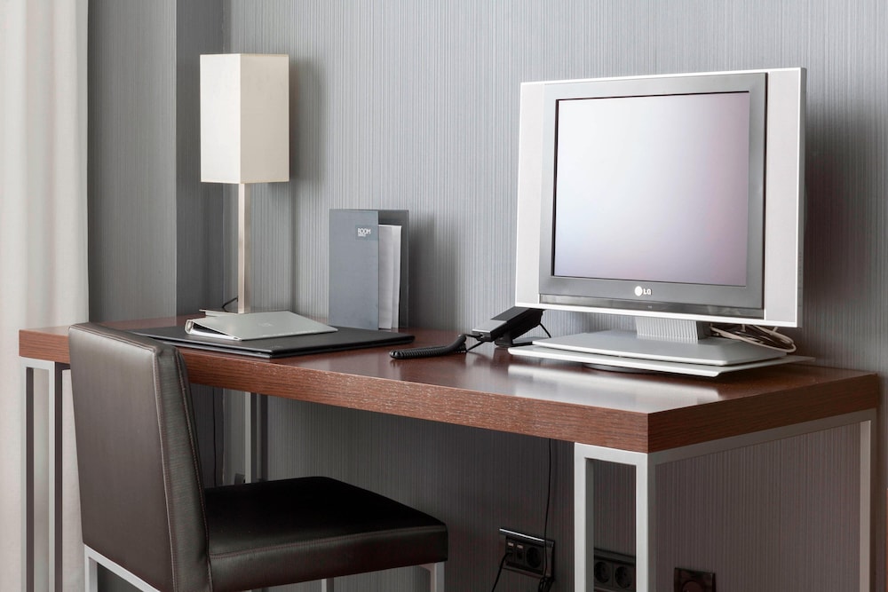 AC Hotel by Marriott Madrid Airport 42/45
