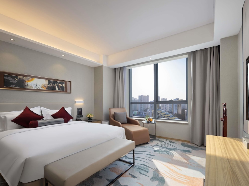DELUXE, SUITE, KING BED