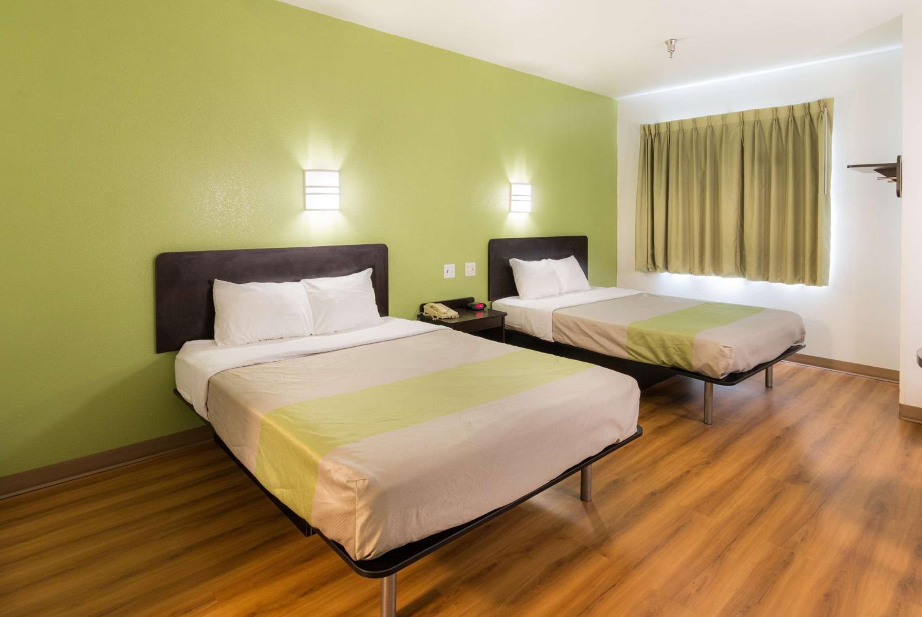 2 Full Beds - Non-Smoking