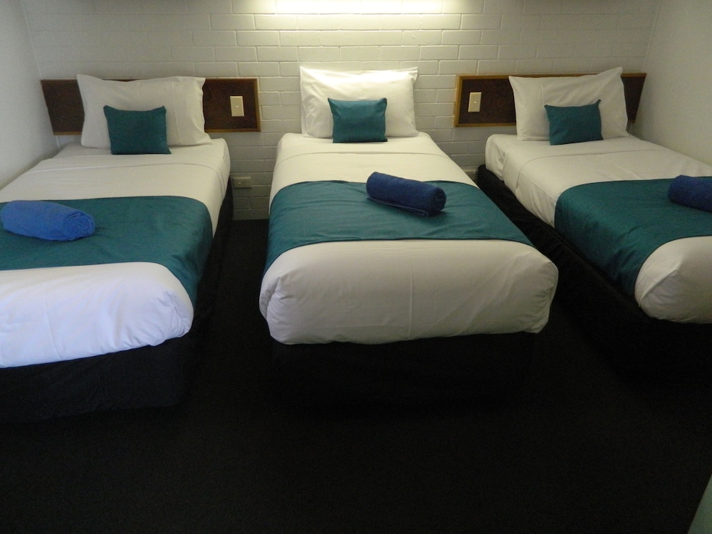 The Coachman Motel 13/42