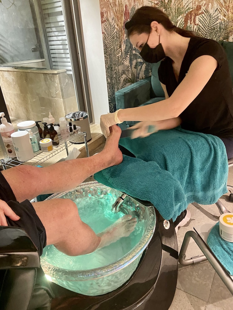 The Village Boutique and Spa 42/72