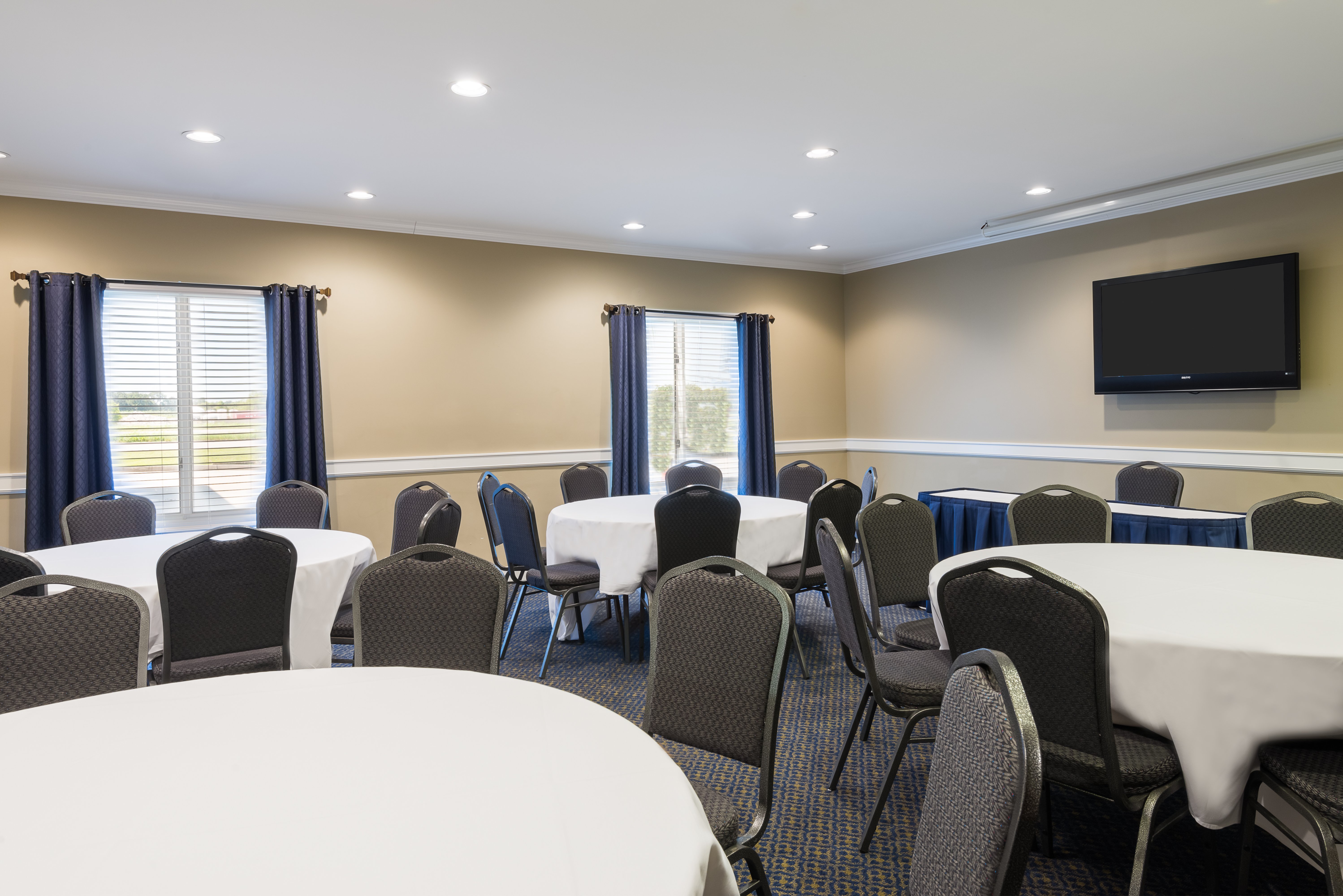 Holiday Inn Express Hotel Suites New Iberia Avery Island 68/80