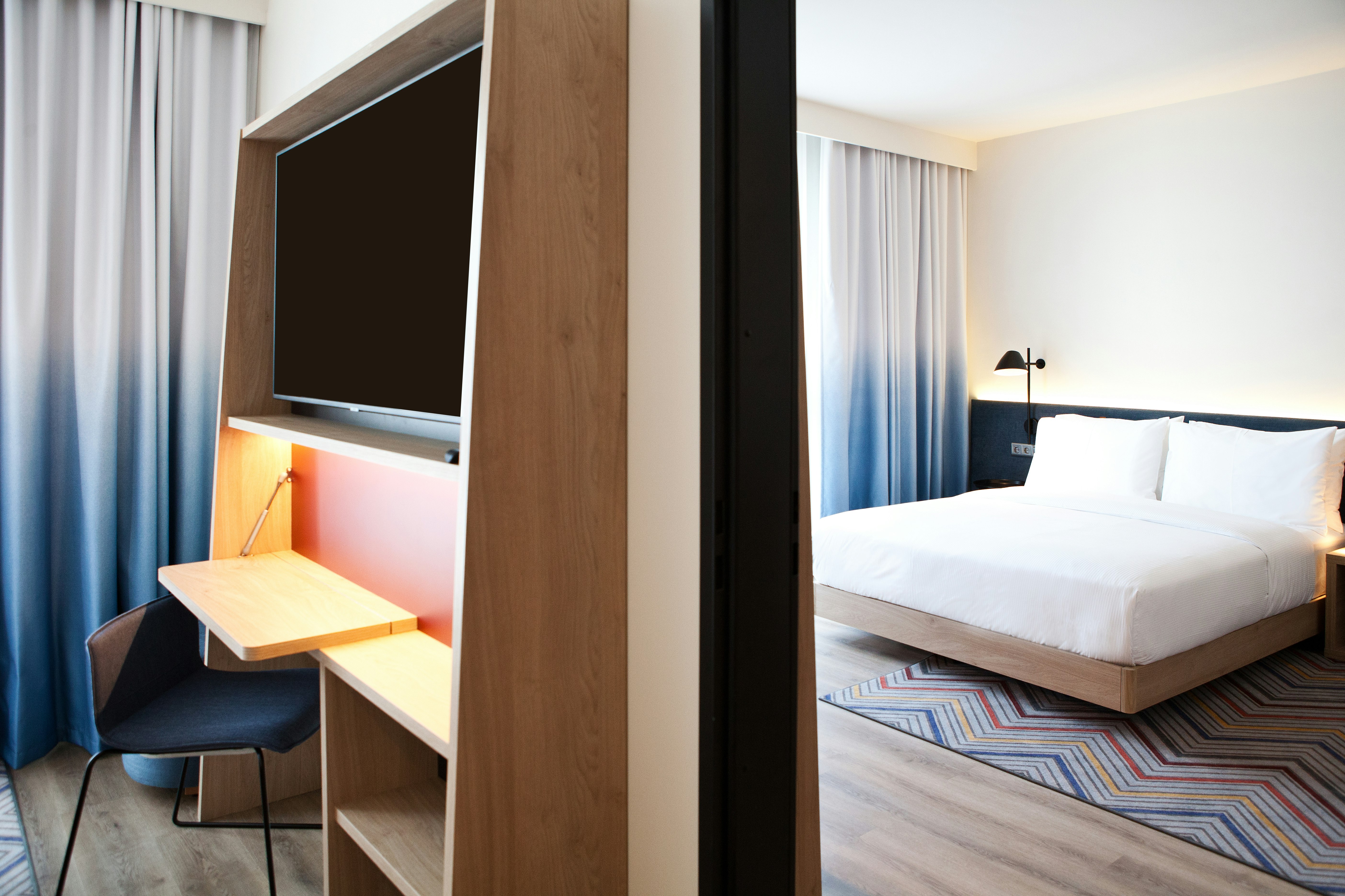 ROOM, KING BED, CITY VIEW
