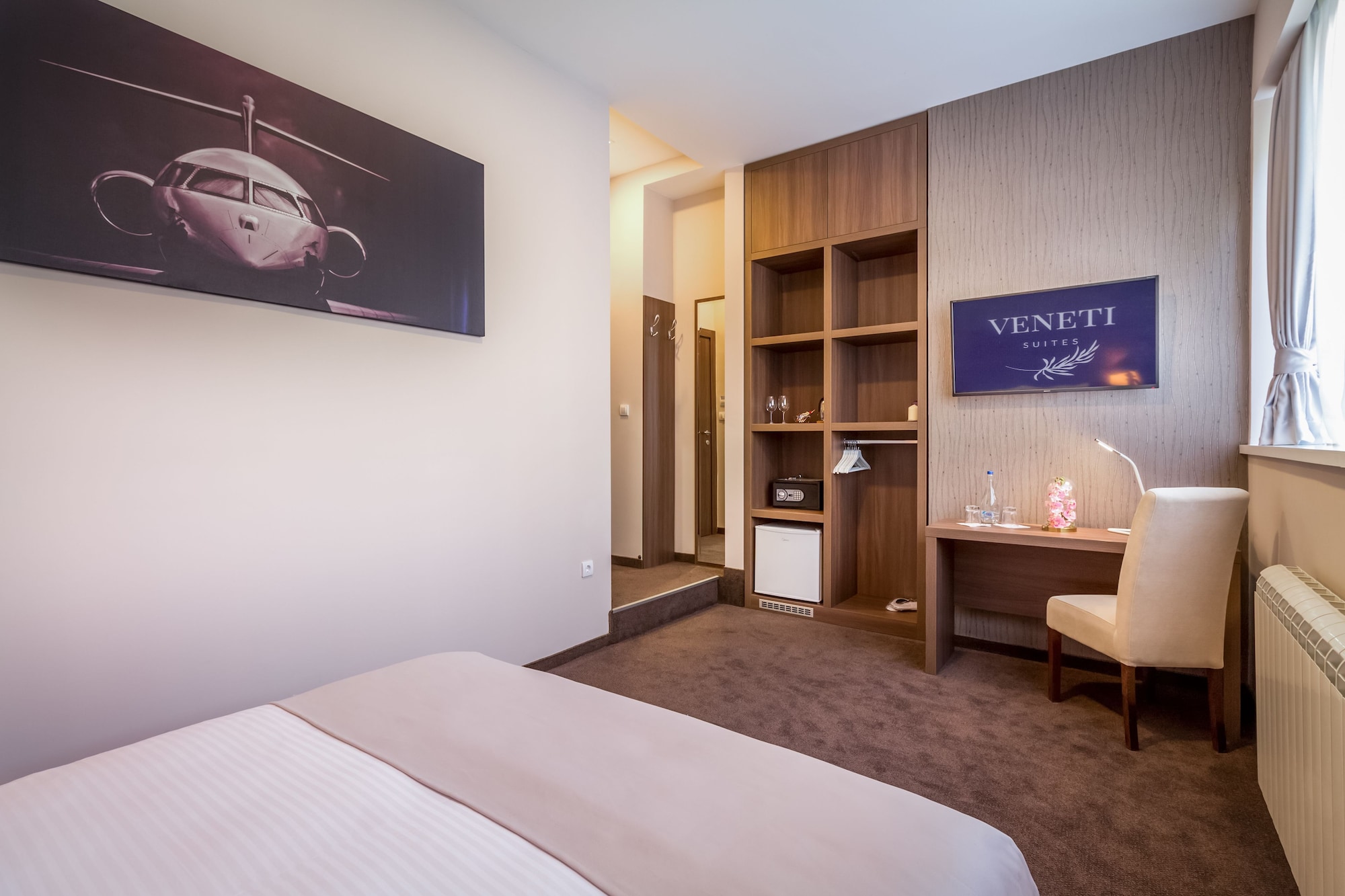 ROOM, DOUBLE BED