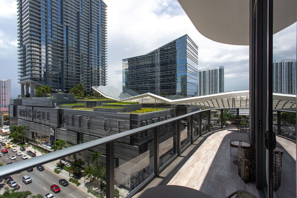 SLS LUX Brickell 5/60
