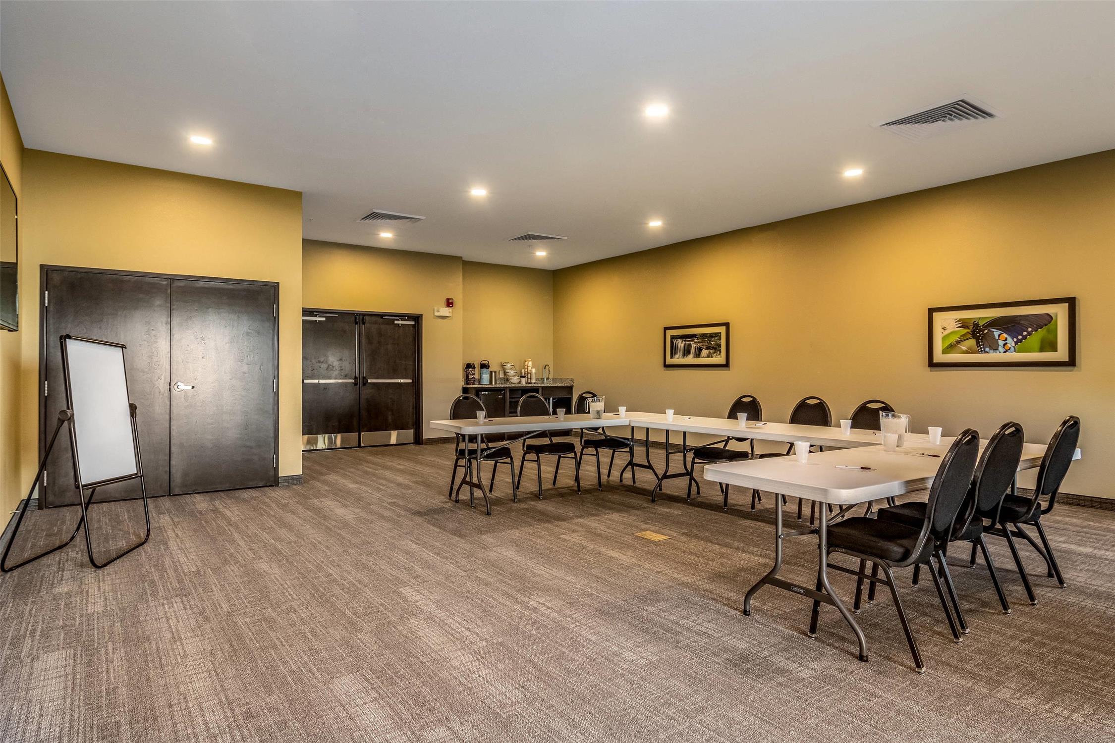 Comfort Suites Brunswick Town Center 19/19