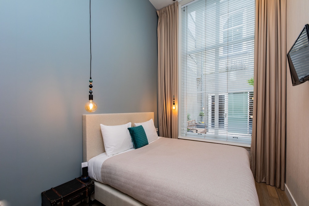 SUPERIOR, DOUBLE BED
