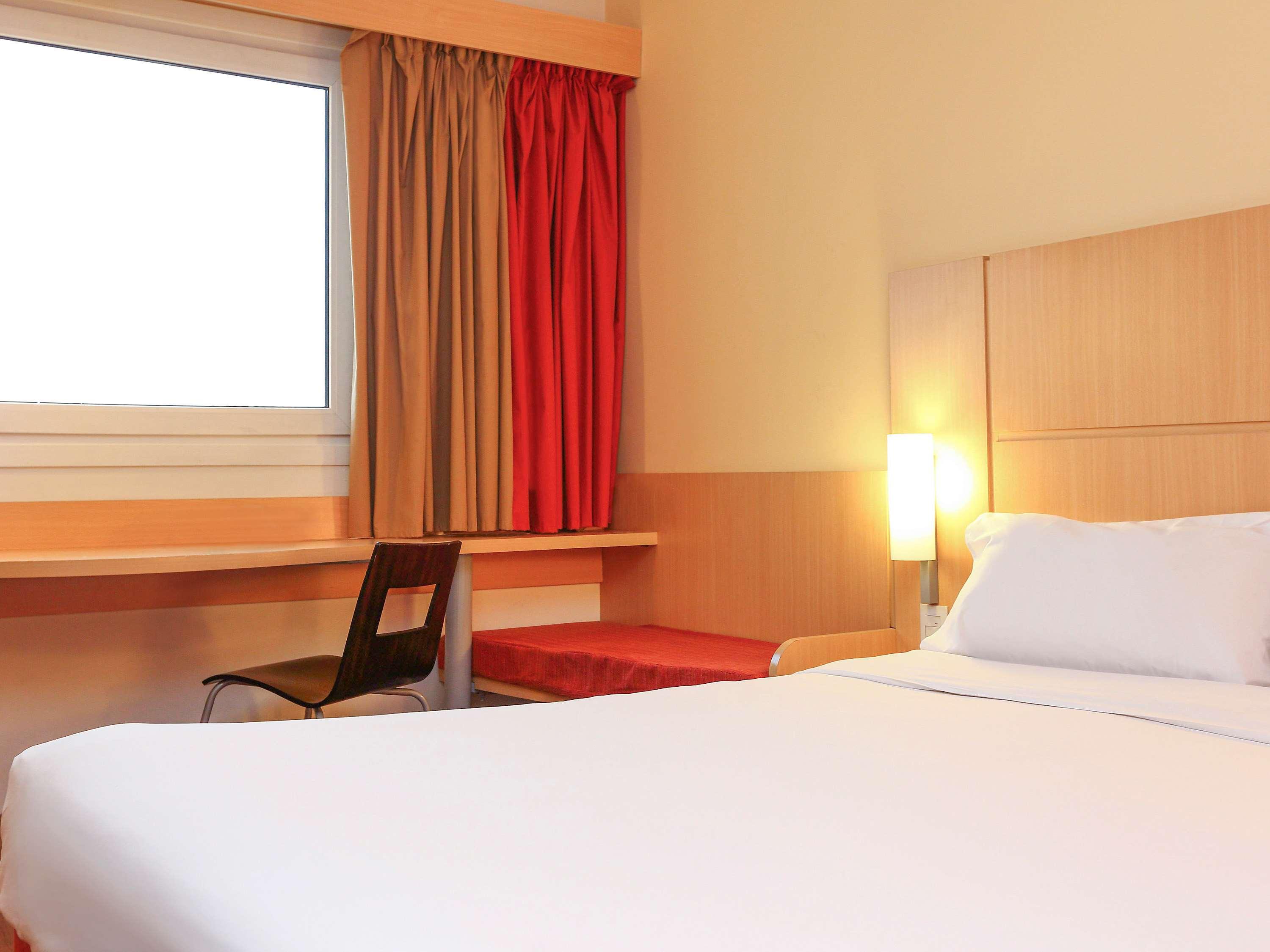 غرفة بسرير مزدوج وسرير فردي، Ibis Buenos Aires Obelisco 2/3