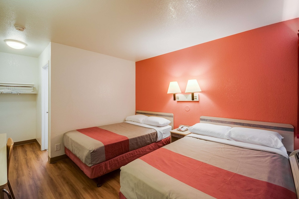 Motel6 Bellingham, WA 15/43