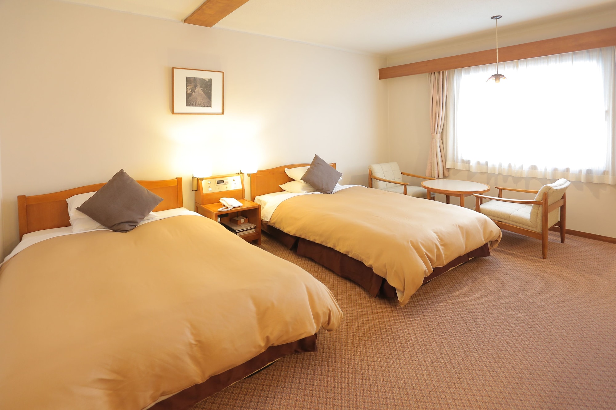 ROOM, TWIN BEDS