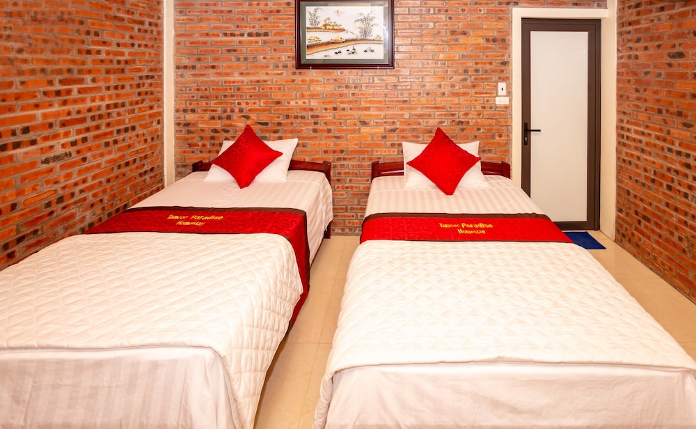 DELUXE, TWIN BEDS