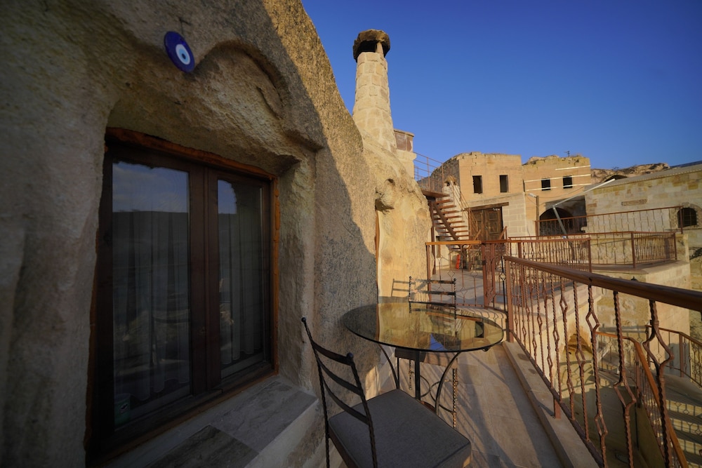 FAIRYLAND CAVE HOTEL 25/50