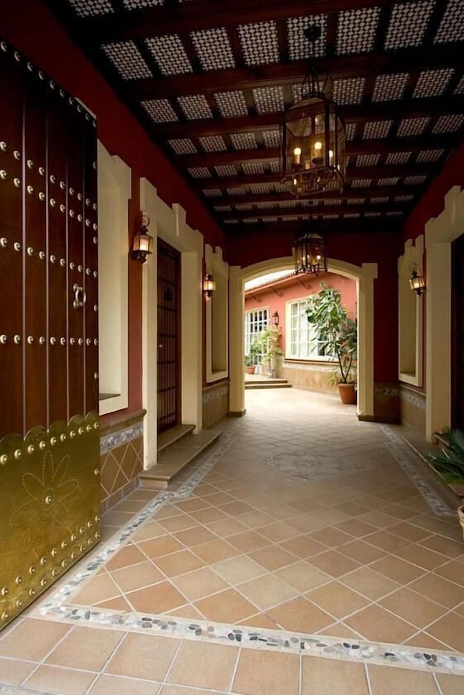 Hotel Manolo Mayo 33/40