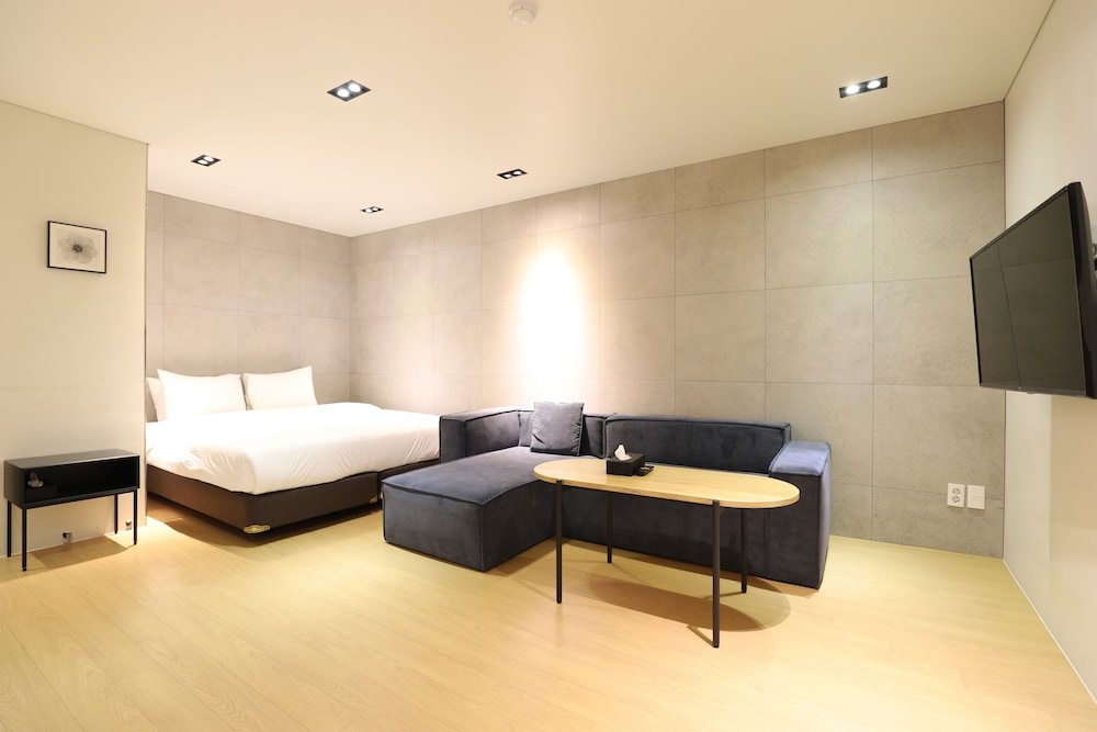 Hotel Intro 5/30