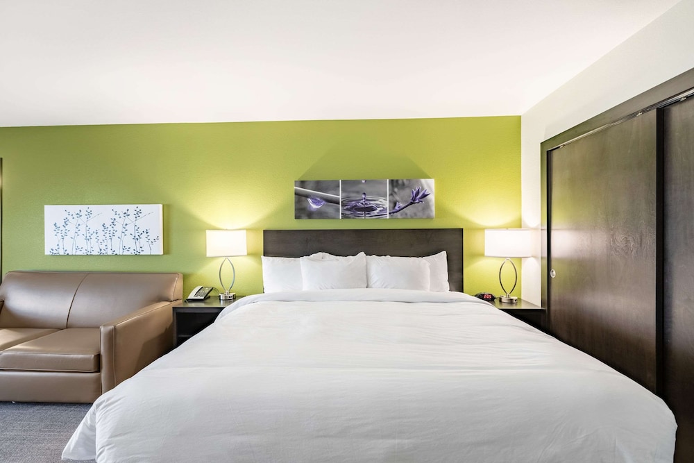 Sleep Inn & Suites Mt. Hope near Auction & Event Center 14/37