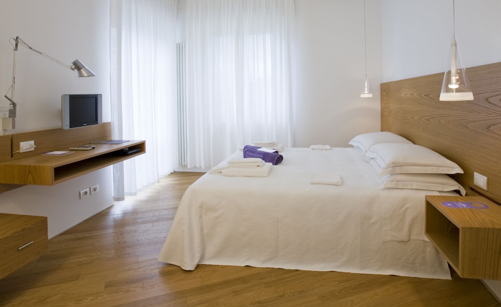Hotel Emilia 16/48