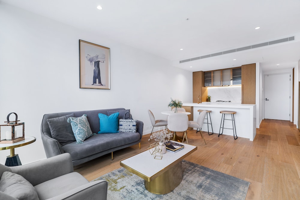 Collins House Apartments by CLLIX 24/50