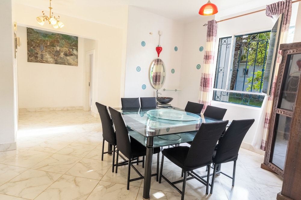Queens Chateau Boutique Villa 33/50