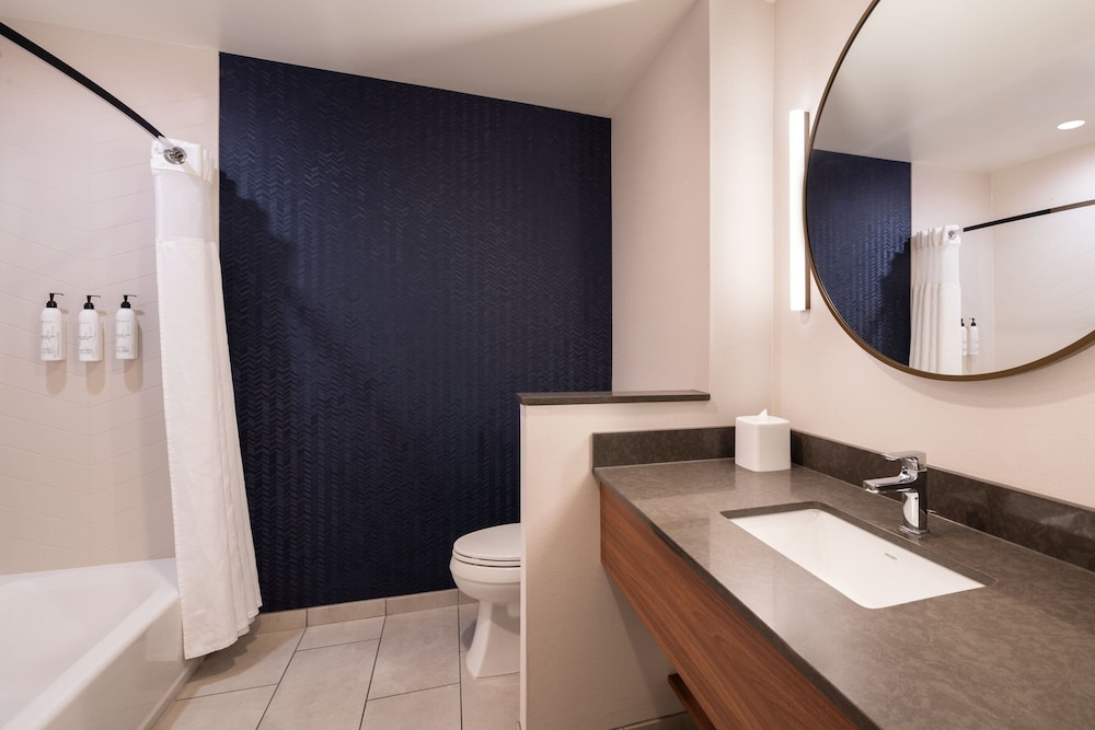 Fairfield Inn & Suites by Marriott Cleveland Tiedeman Road 23/26