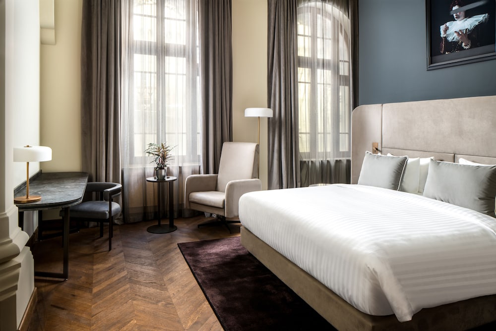 Heritage, Guest Room, King Bed, Large