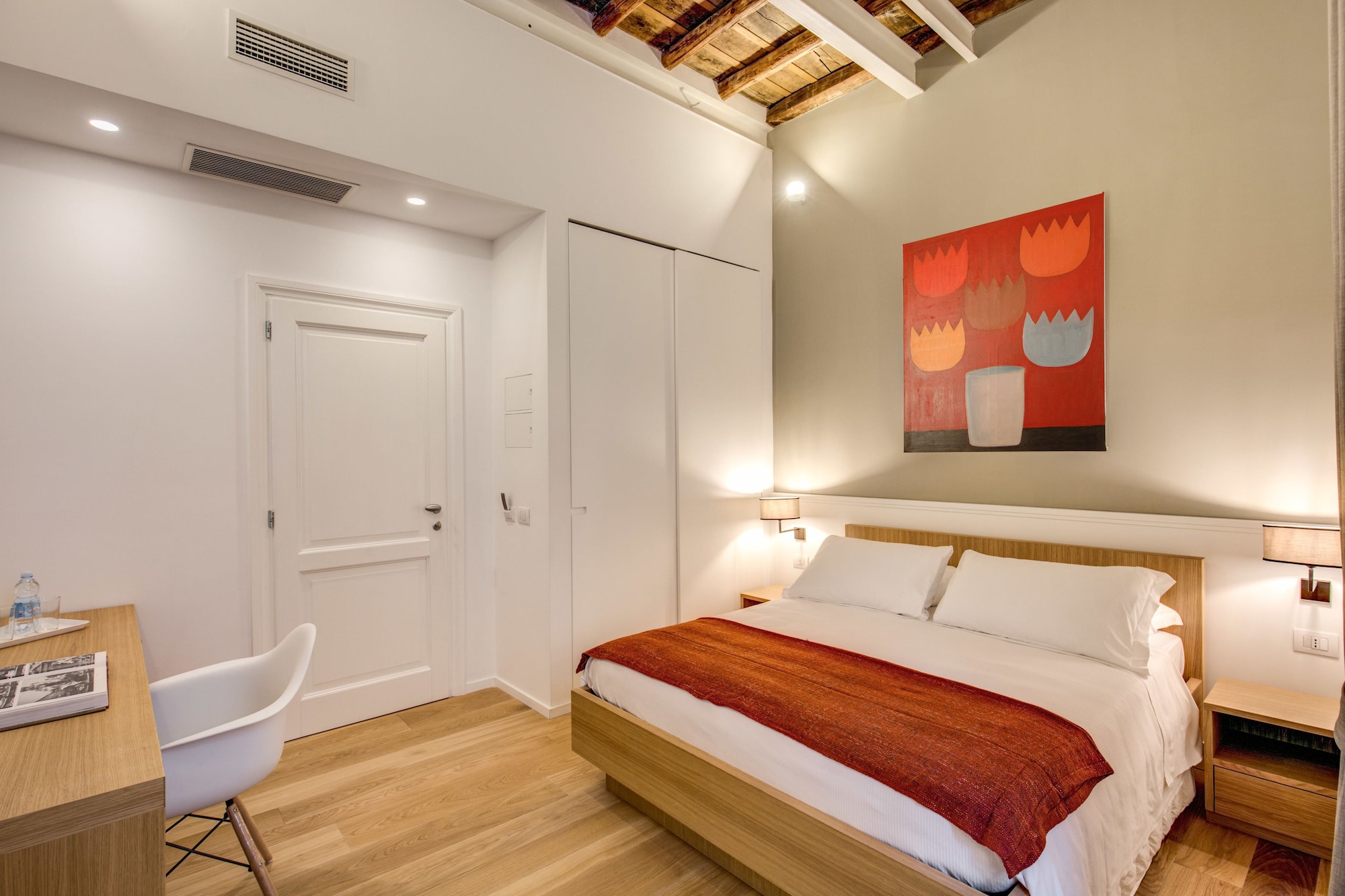 ROOM, DOUBLE BED