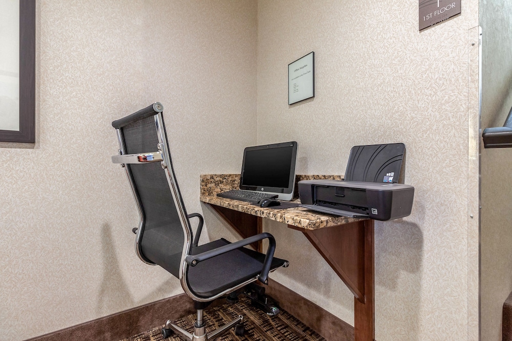 Comfort Inn and Suites Hays I-70 43/46