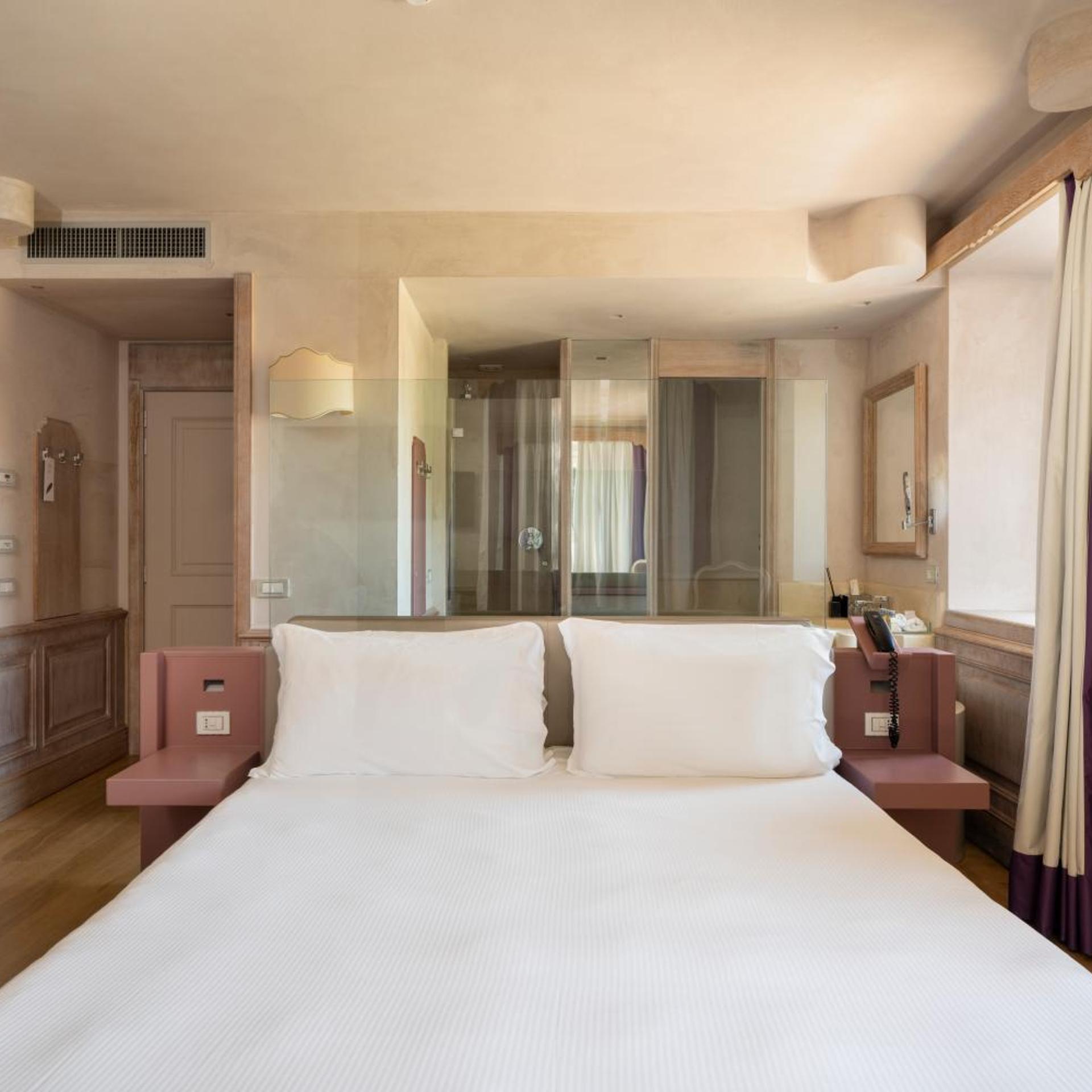 غرفة بريستيج بسرير مزدوج بإطلالة على الحديقة، Villa Lattanzi 5/9
