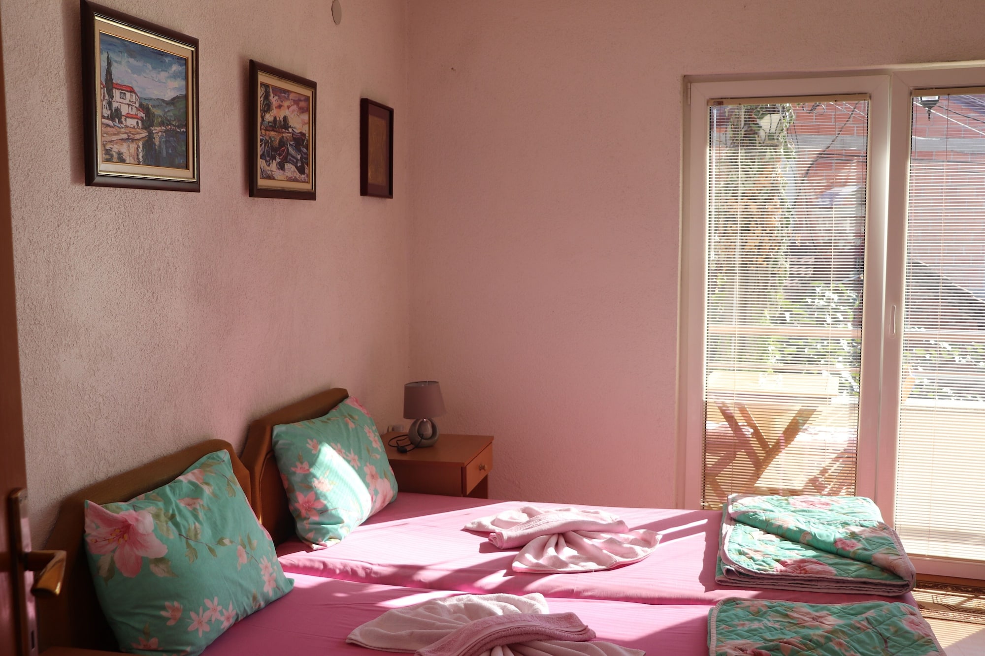 House, 10 Beds