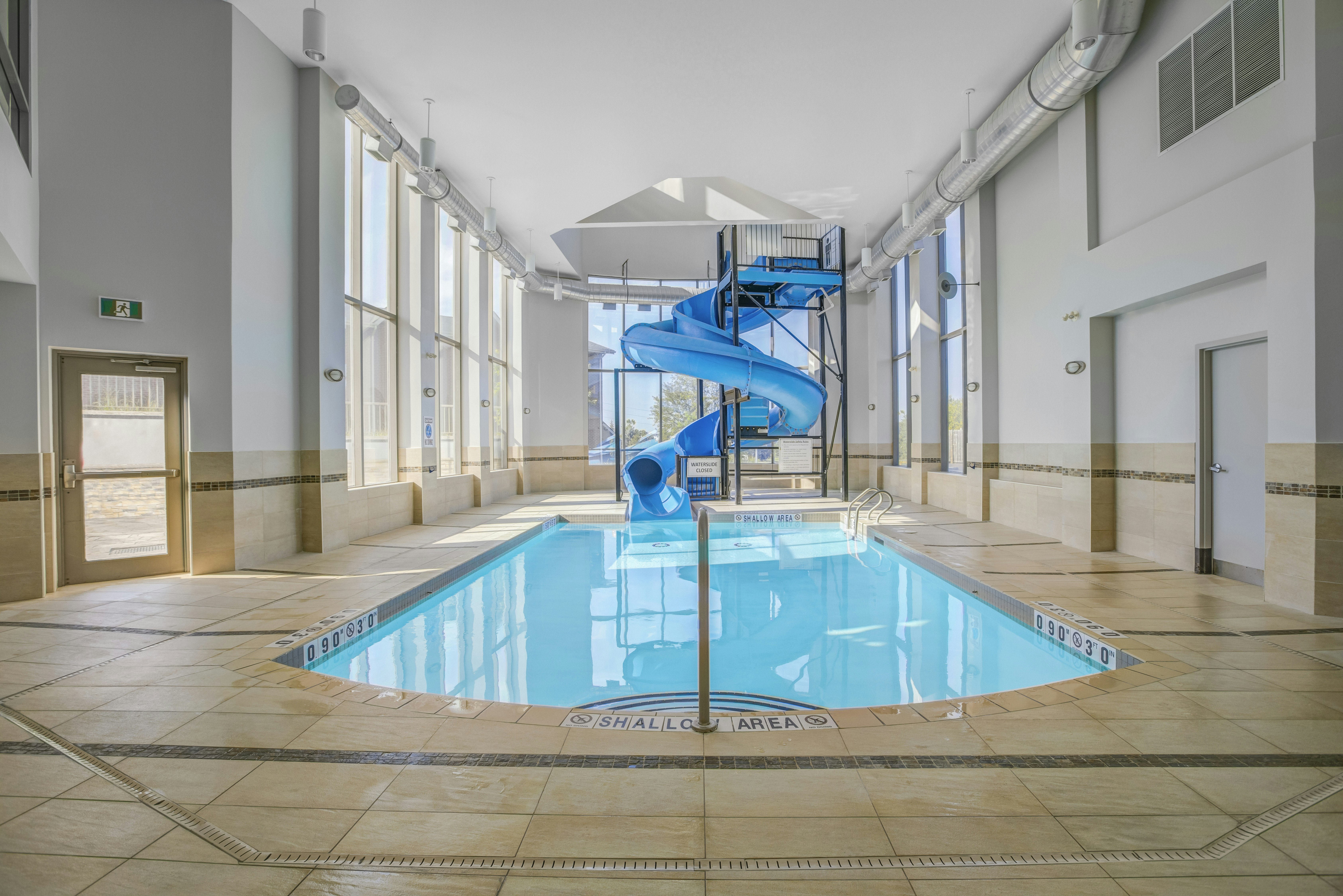 Holiday Inn Express Hotel Suites Woodstock South 34/67