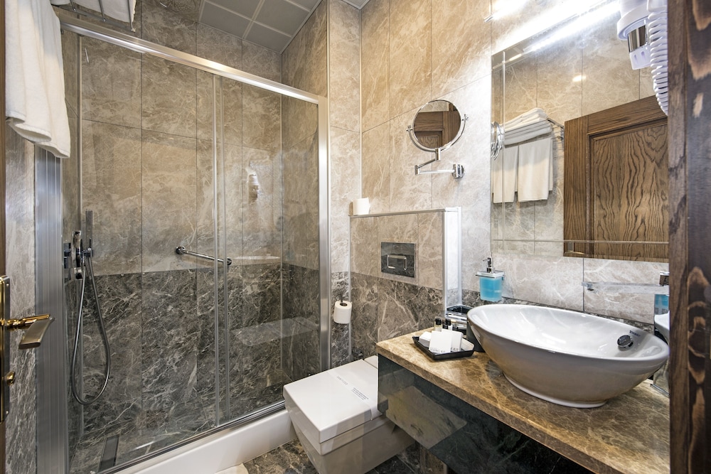 Perapolis Hotel 63/66