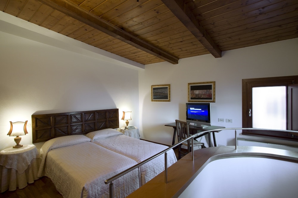 STANDARD, DOUBLE OR TWIN BED