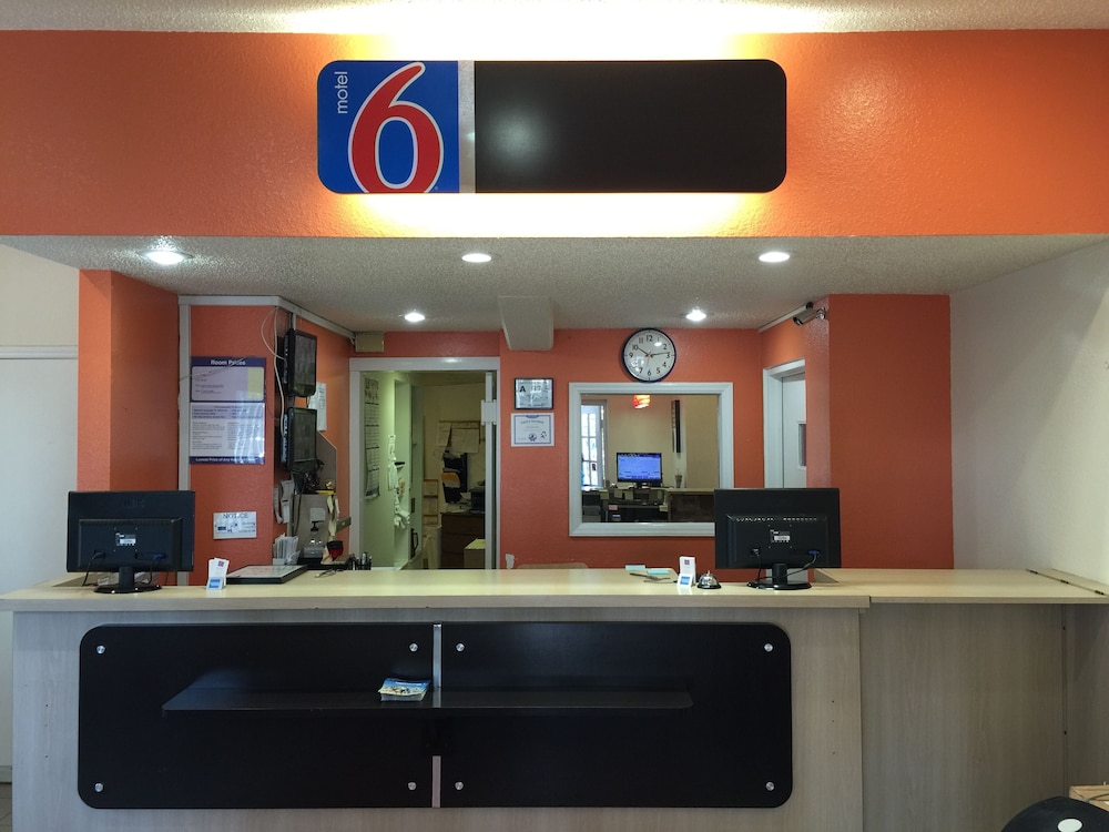 Motel6 Raleigh, NC Cary 10/54