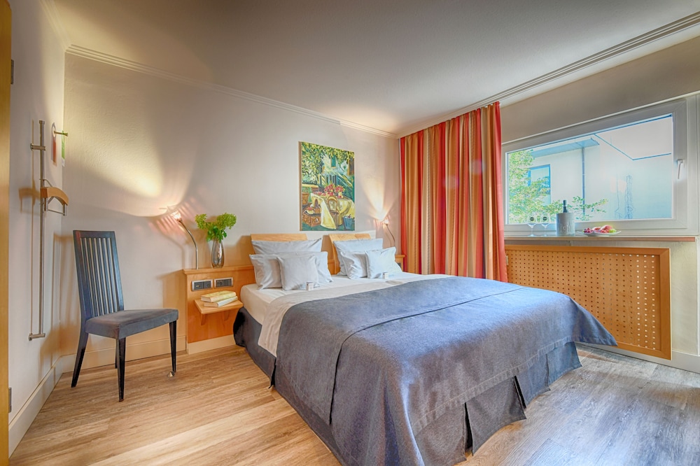 COMFORT, KING BED
