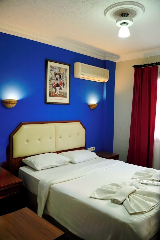 Rebetika Hotel 17/67