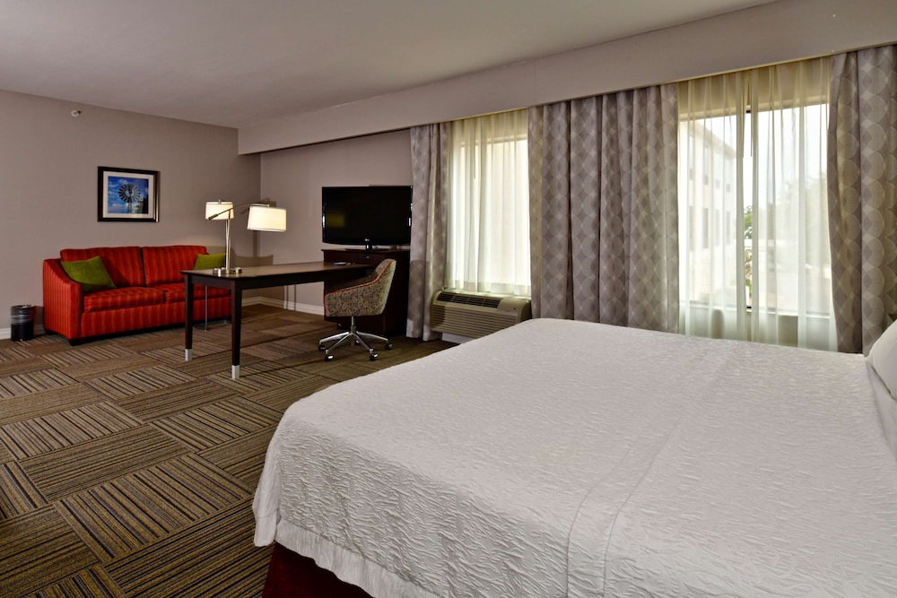Hampton Inn & Suites Fredericksburg 12/34