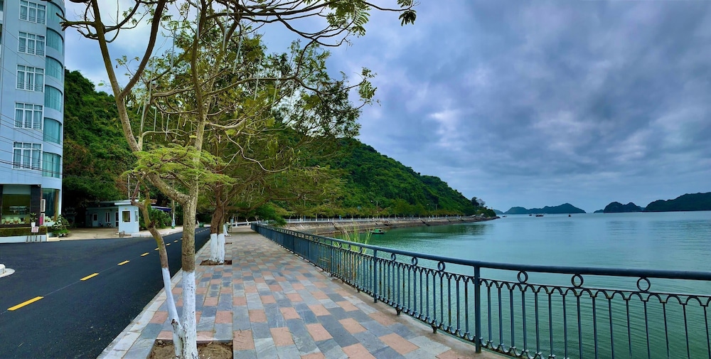 Hung Long Harbour Hotel 54/58