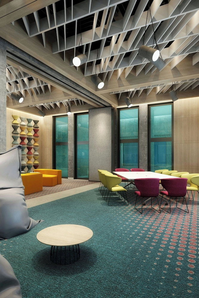 Aloft Muscat 43/47
