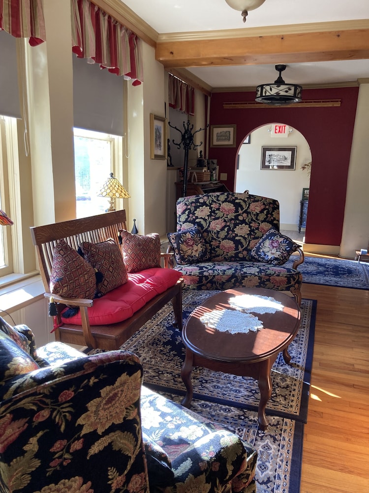 All Seasons Inn Eureka Springs 29/50