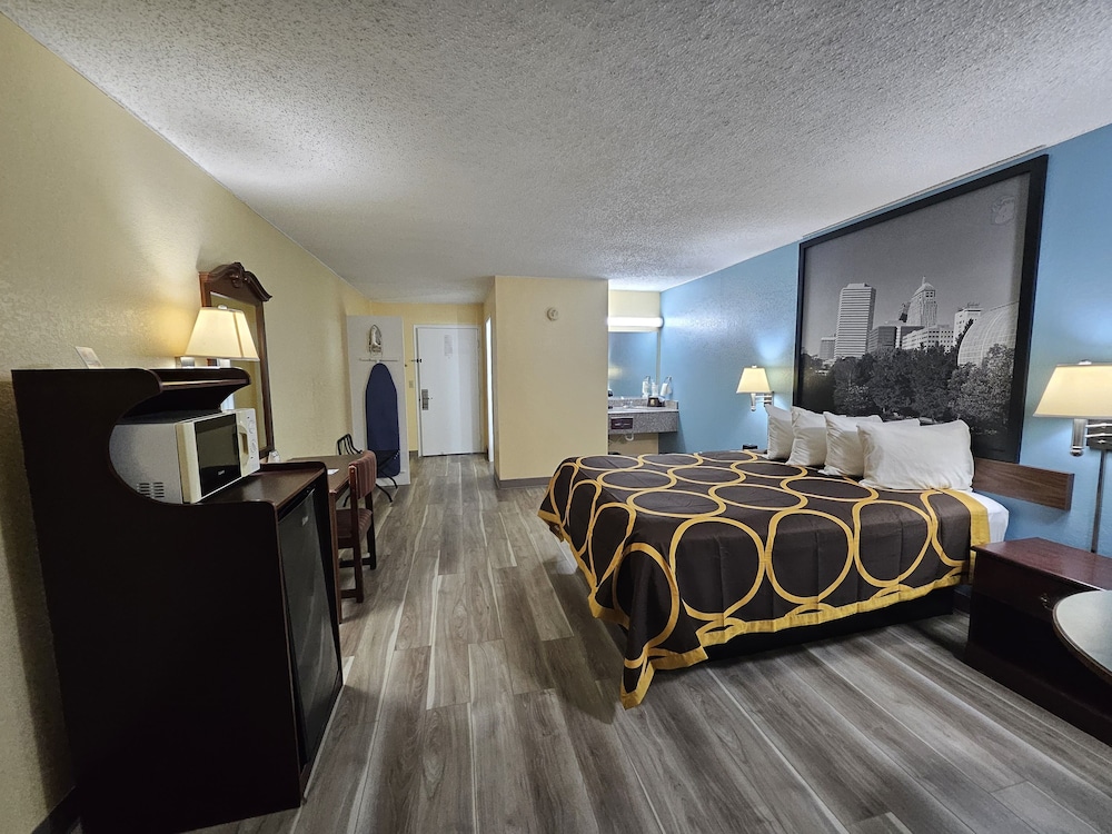 Super 8 By Wyndham Clinton 26/40