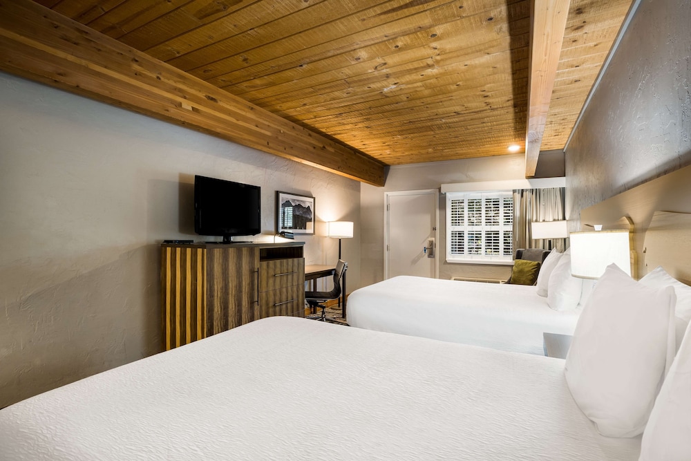 STANDARD, 2 QUEEN BEDS