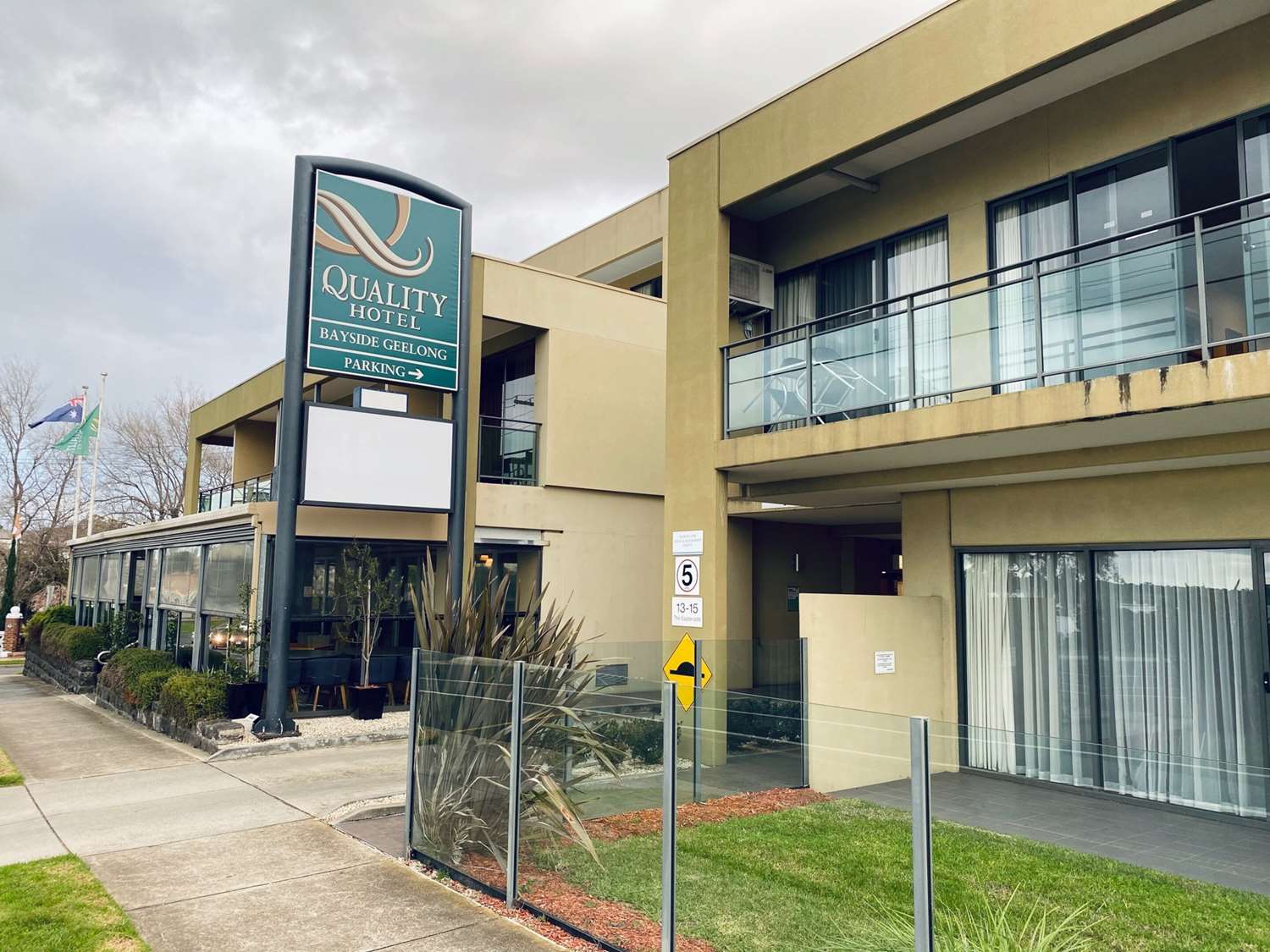 Quality Hotel Bayside Geelong 26/27