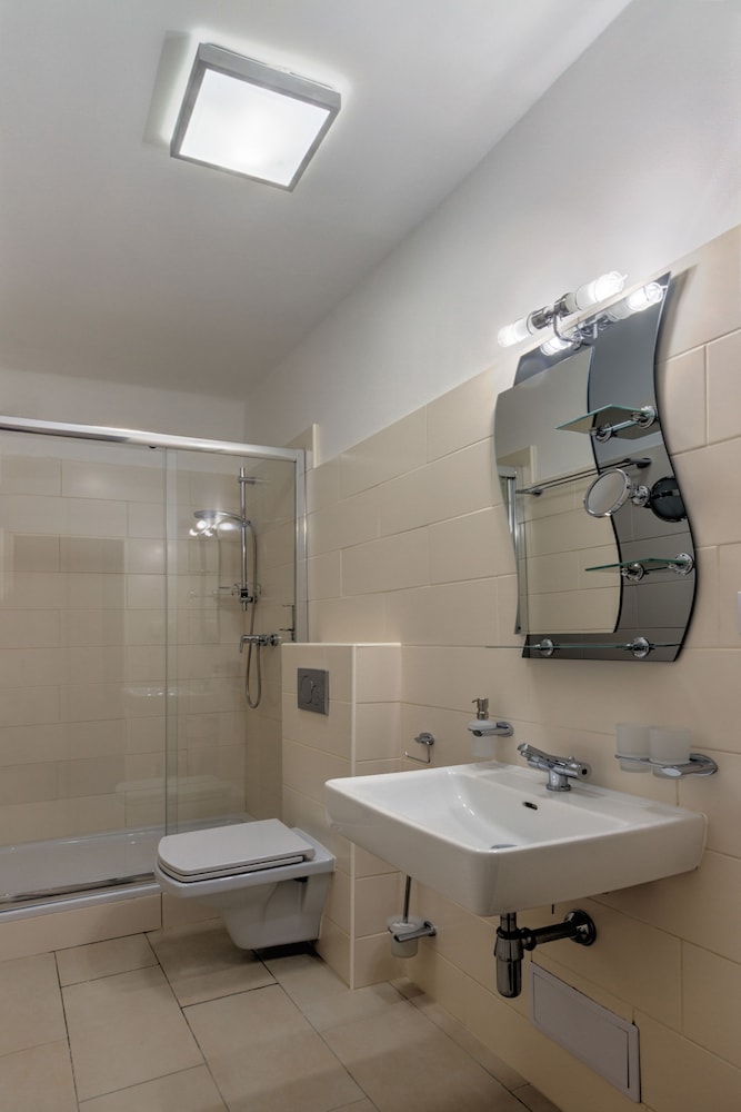 Taurus Hotel Prague 62/65