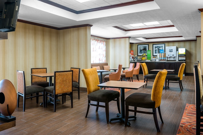Hampton Inn Parkersburg 34/44