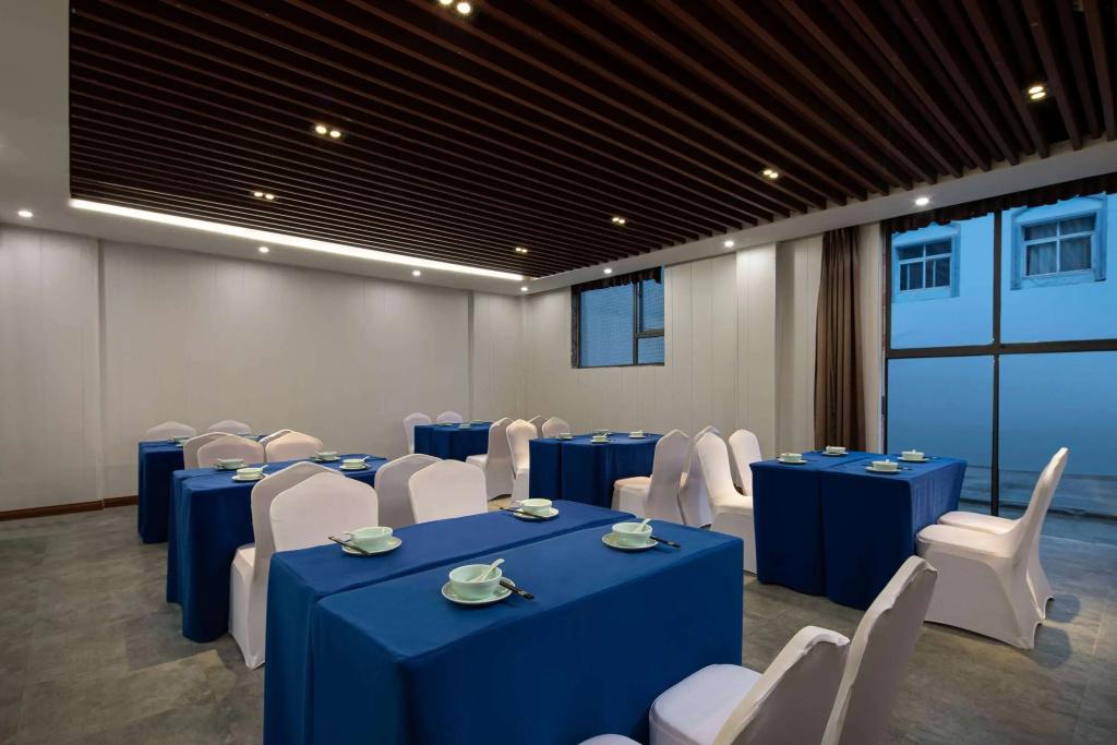 Ramada Encore by Wyndham Wuhan West 36/37