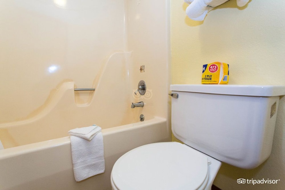 Seven Gables Inn 45/46