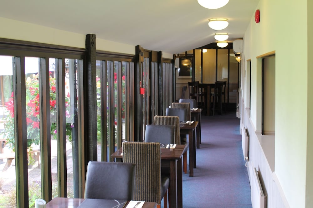 Oak Farm Hotel 36/40