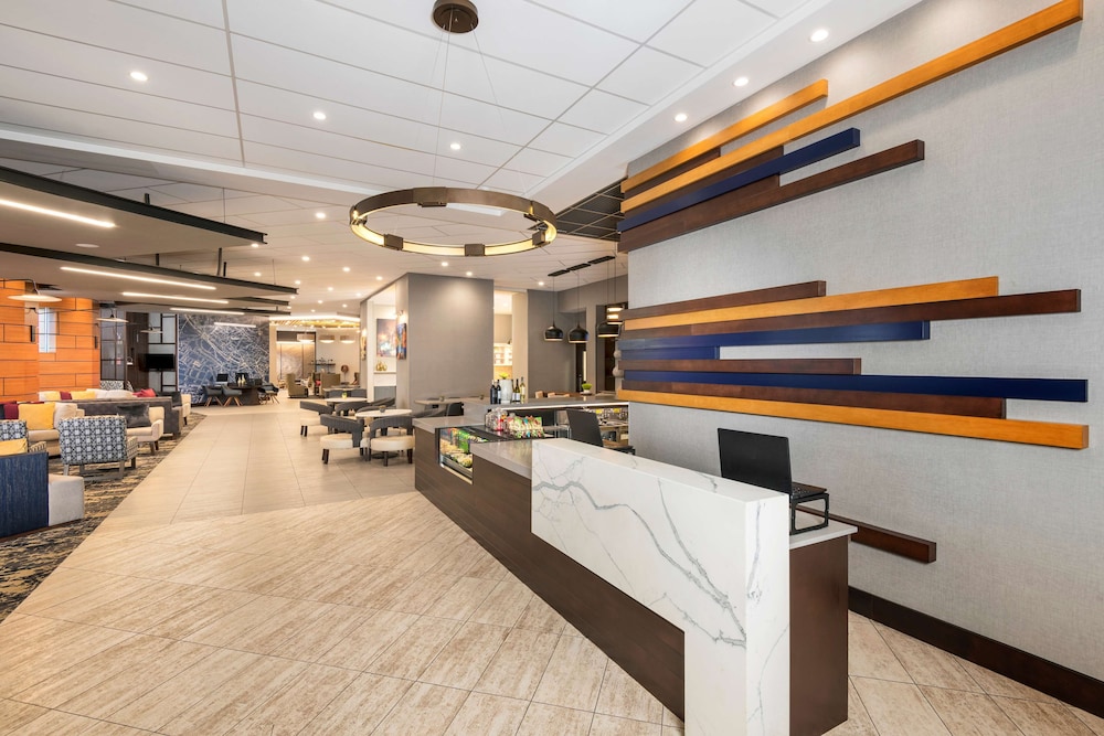 Hyatt Place Greenville/Downtown 8/64